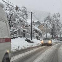 Snijeg otežava saobraćanje u većem dijelu BiH: Jak vjetar stvara snježne nanose