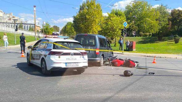 Policija na mjestu nesreće - Avaz