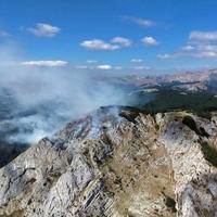 Na Tjentištu gori stoljetna crnogorična šuma: Potreban angažman helikoptera za gašenje