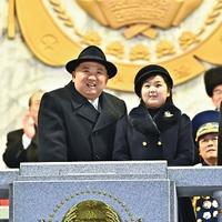 Sjeverna Koreja održala vojnu paradu, Kim Jong Un prisustvovao sa kćerkom