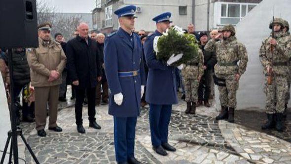 Zukan Helez položio je cvijeće na Šehidskom mezarju - Avaz