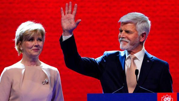 Czech Republic's President elect Petr Pavel with his wife Eva greets his supporters after announcement of the preliminary results of the presidential runoff in Prague, Czech Republic - Avaz