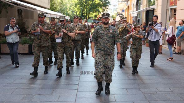 Defile Orkestra Oružanih snaga BiH - Avaz