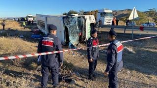 U Turskoj se prevrnuo autobus, poginulo najmanje šest osoba