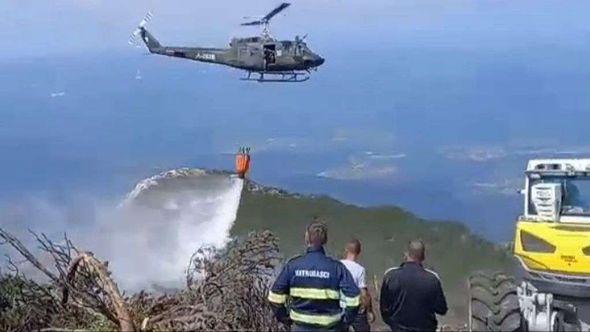 Helikopter OSBiH gasio požar  - Avaz