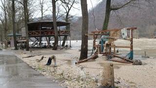 Drina na Rajskoj plaži kod Bratunca napravila haos