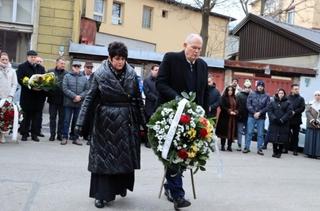 Nevini ljudi stajali u redu za vodu: Obilježena 32. godišnjica stradanja Sarajlija u Isevića sokaku