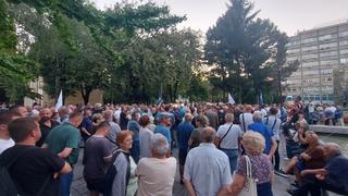 Opozicija u RS organizovala proteste, okupio se veliki broj građana u Banjoj Luci