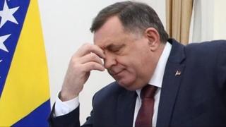 Kada Dodik aterira