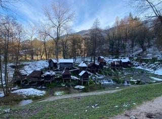 Ljepote BiH: Posjetili smo Mlinčiće kod Jajca, snježni omotač prekrio stare vodenice 