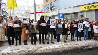 Protesti za ubijenu Almu Kadić u Sarajevu: Tek desetine građana izašlo na ulice